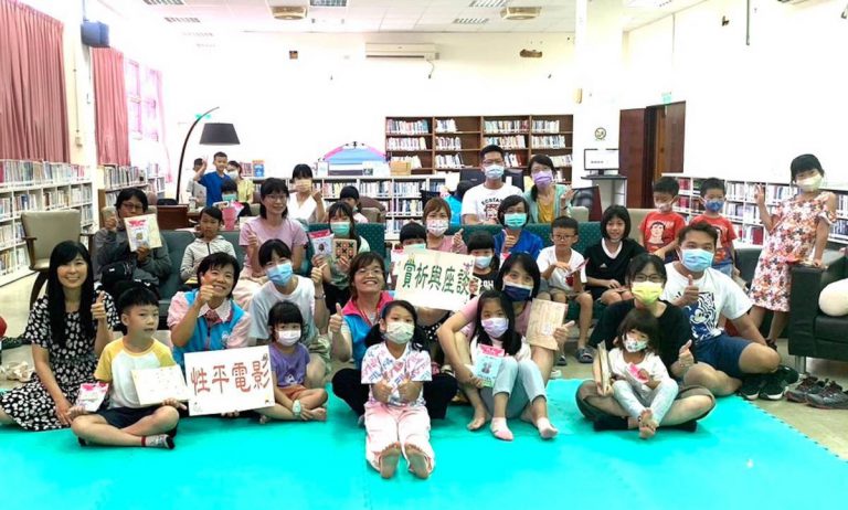 【吉安鄉立圖書館正向導引性平概念 游淑貞創意暑期活動豐富親情交流】缩略图