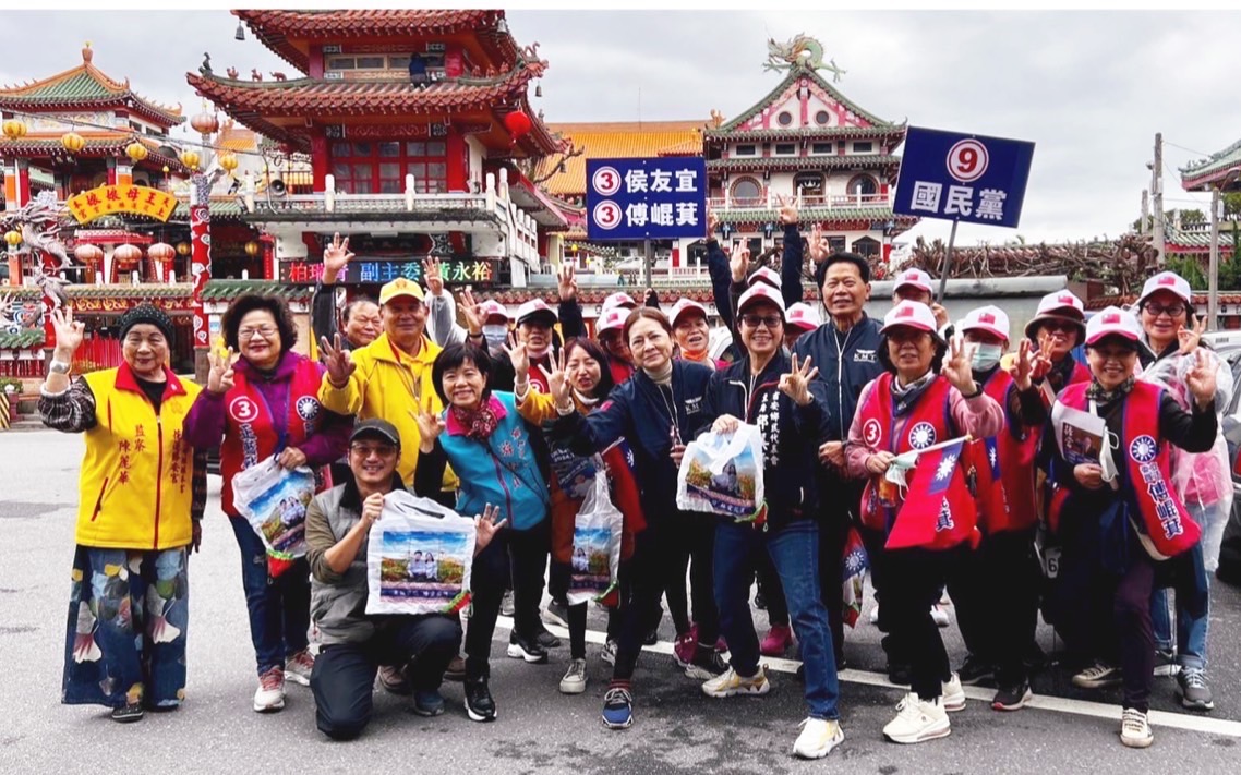 【吉安鄉婆婆媽媽萬歲助選團自主上街頭懇託拜票 呼籲支持3號侯友宜 、3號傅崐萁、長9安居有保障】