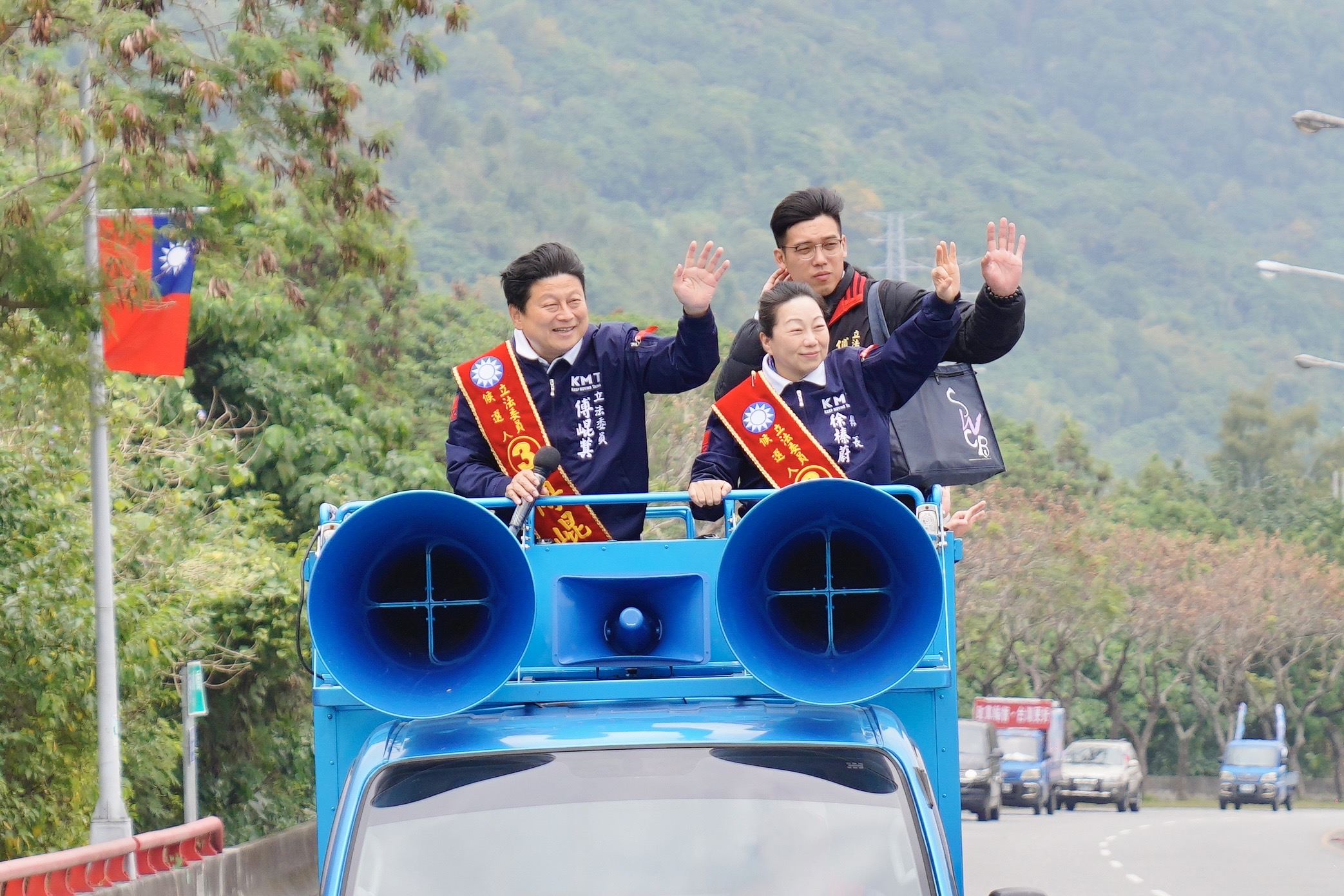 【立委傅崐萁感恩掃街拜票 回防新秀、吉安大票倉最後衝刺 晚間於總部舉行「義警消防之夜」為基層警消發聲】