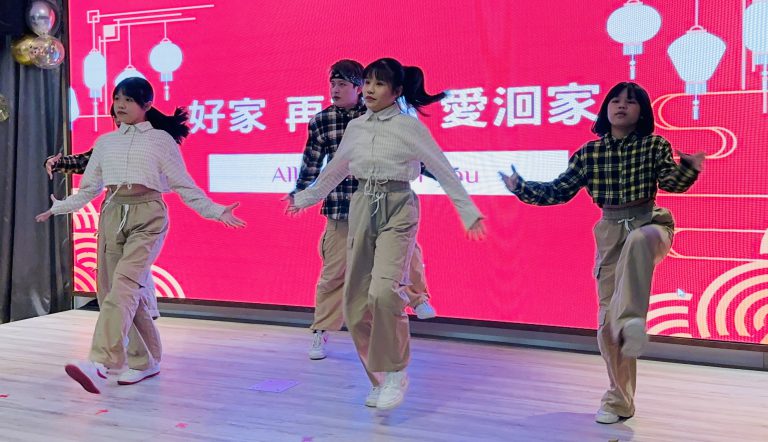 【花燈初上-我們的光時代》花蓮家扶中心辦理「好家 再有你‧愛洄家」後援團體感恩餐會 近300人出席 見證璀璨一刻】缩略图