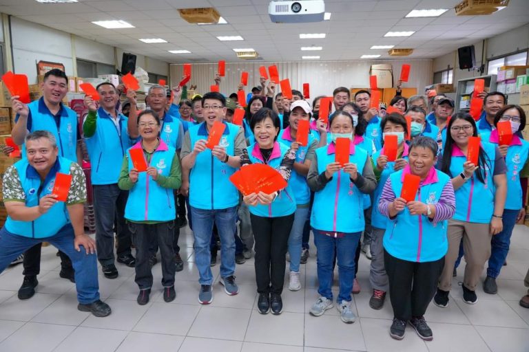 游淑貞獎勵吉安鄉清潔隊員 發放端陽禮金叮嚀勞安防護缩略图