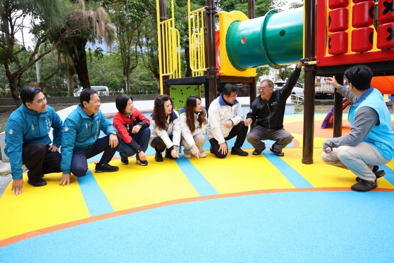 【榮安公園兒童遊戲場工程會勘 游淑貞力推親子友善共融公園環境提升】缩略图