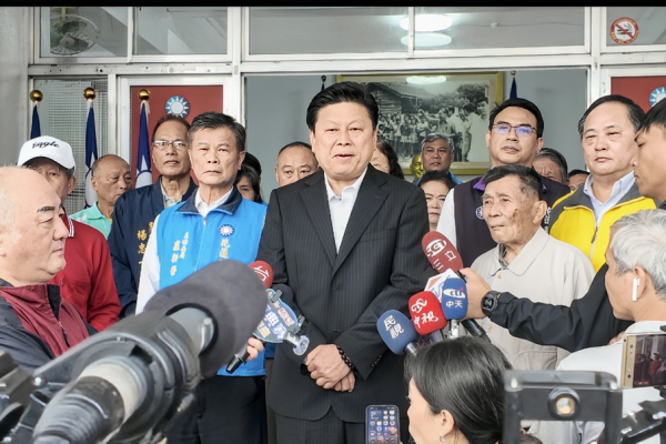 【傅崐萁回應花蓮黨部活動紛擾 強調責任在自己無需追究是非 另護國神山快沒了 籲賴清德正視貿易危機 不要在國內找敵人】