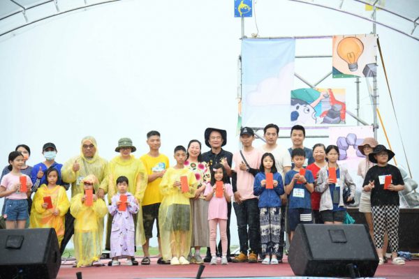 【2025曼波新城太平洋國際疊石藝術季盛大開幕 國內外疊石好手齊聚七星潭 縣長徐榛蔚邀旅客來體驗花蓮自然之美】