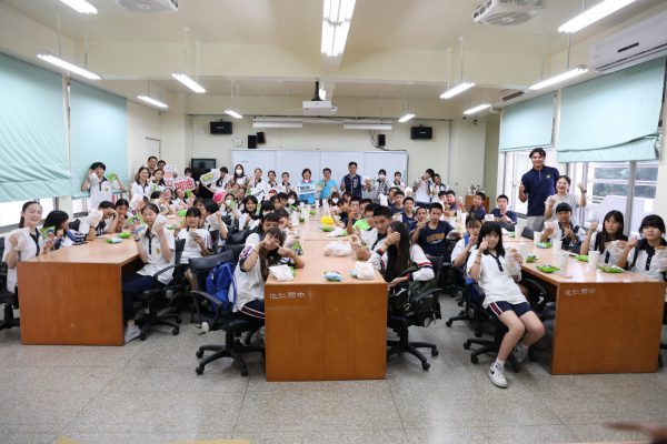 【吉安鄉化仁國中多元藝能學子獲佳績 游淑貞、詹益萬送雞排乖乖鼓勵學子】