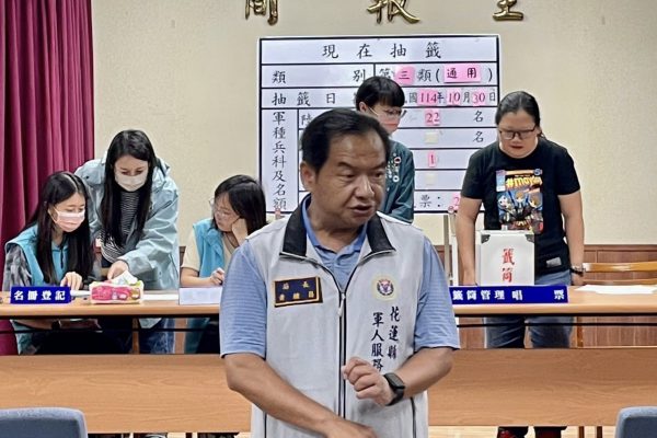 【花蓮市公所辦理114年10月役男軍種抽籤 軍人服務站到場宣導】