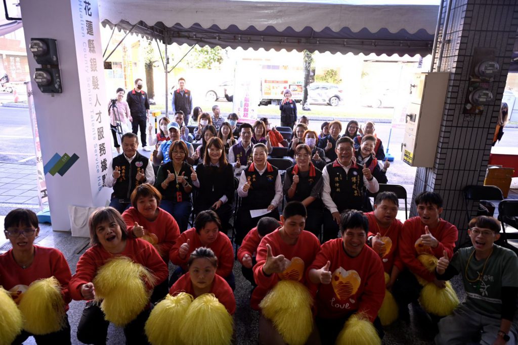 【銀髮人才服務據點正式啟用 徐榛蔚縣長:銀髮是新起點】插图2 【銀髮人才服務據點正式啟用 徐榛蔚縣長:銀髮是新起點】插图2