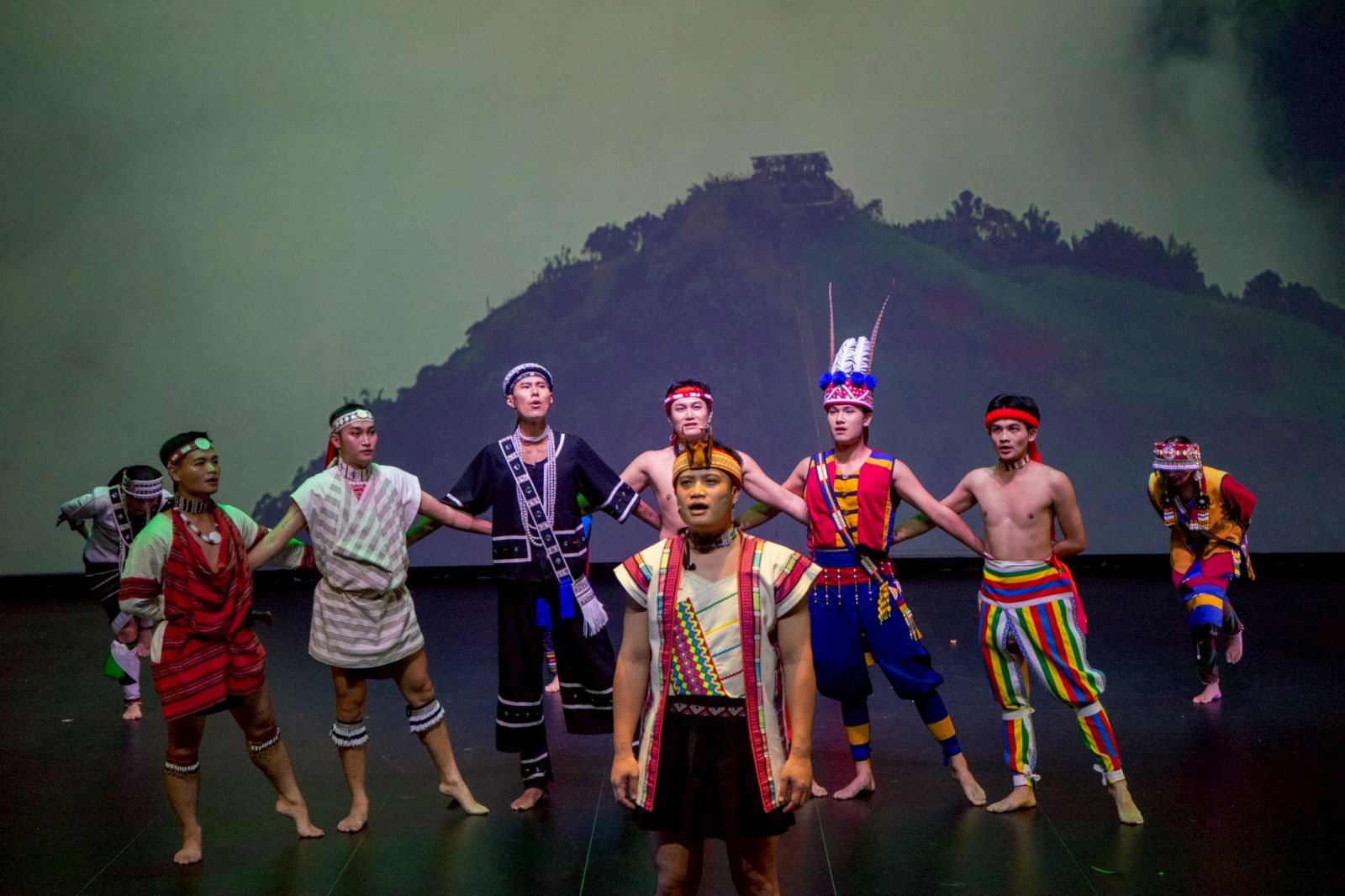 【「Kacelakan nu varu 繁花盛開・原藝綻放」花蓮登場 六族共演以樂舞述說山海生命史詩】插图3 【「Kacelakan nu varu 繁花盛開・原藝綻放」花蓮登場 六族共演以樂舞述說山海生命史詩】插图3