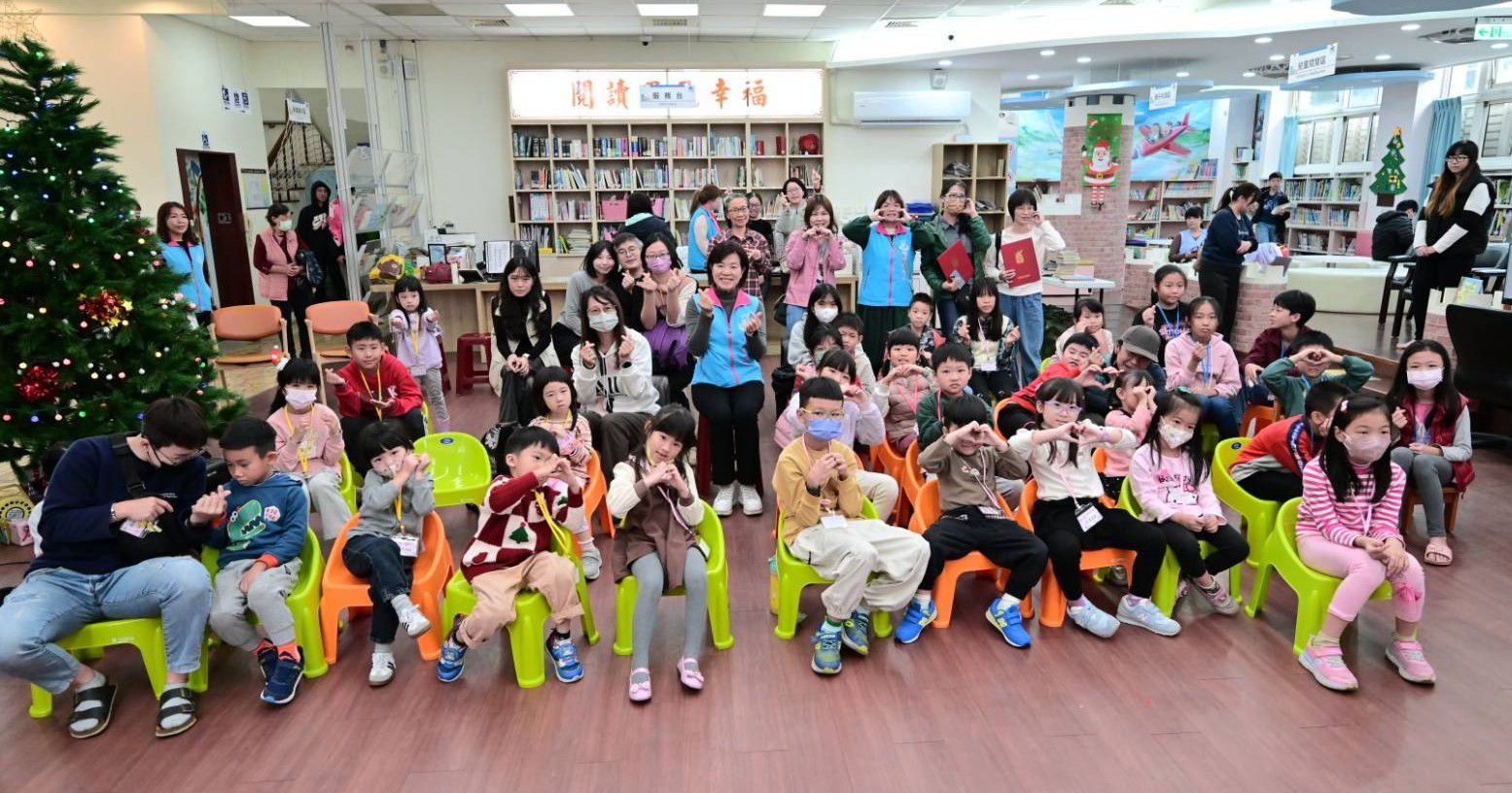 【吉安鄉圖歲末創意聖誕暖人心 游淑貞伴親情「悅」讀繪本】缩略图