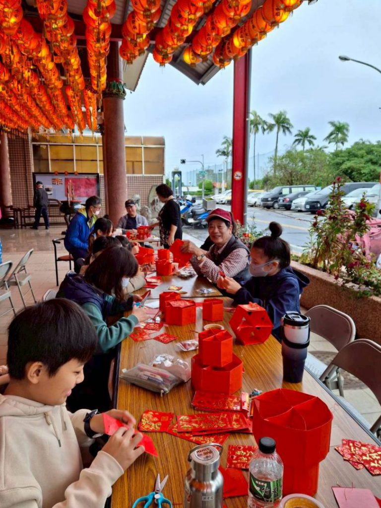 〔花蓮美崙福德廟舉辦迎春對燈手作活動 凝聚社群情感】插图1