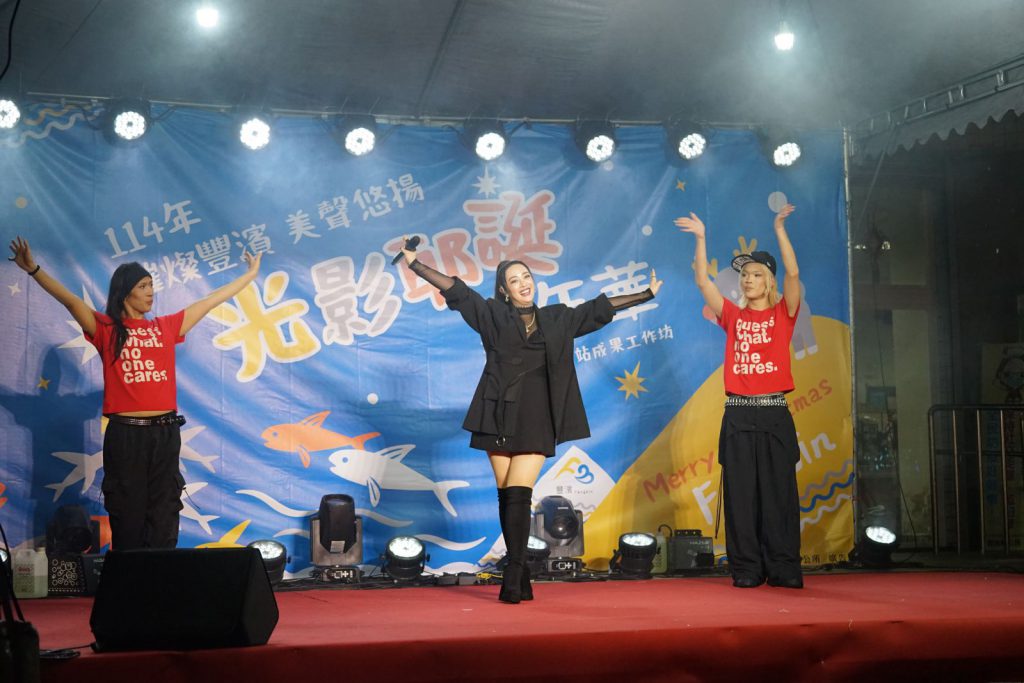 【光影耶誕嘉年華族語詩歌、舞思愛獻唱 嗨翻豐濱夜晚】插图1