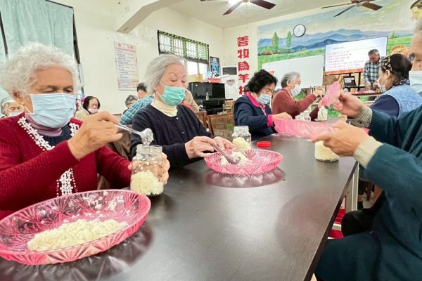 【「溫暖織起來・把家亮起來」行動圓滿完成】缩略图