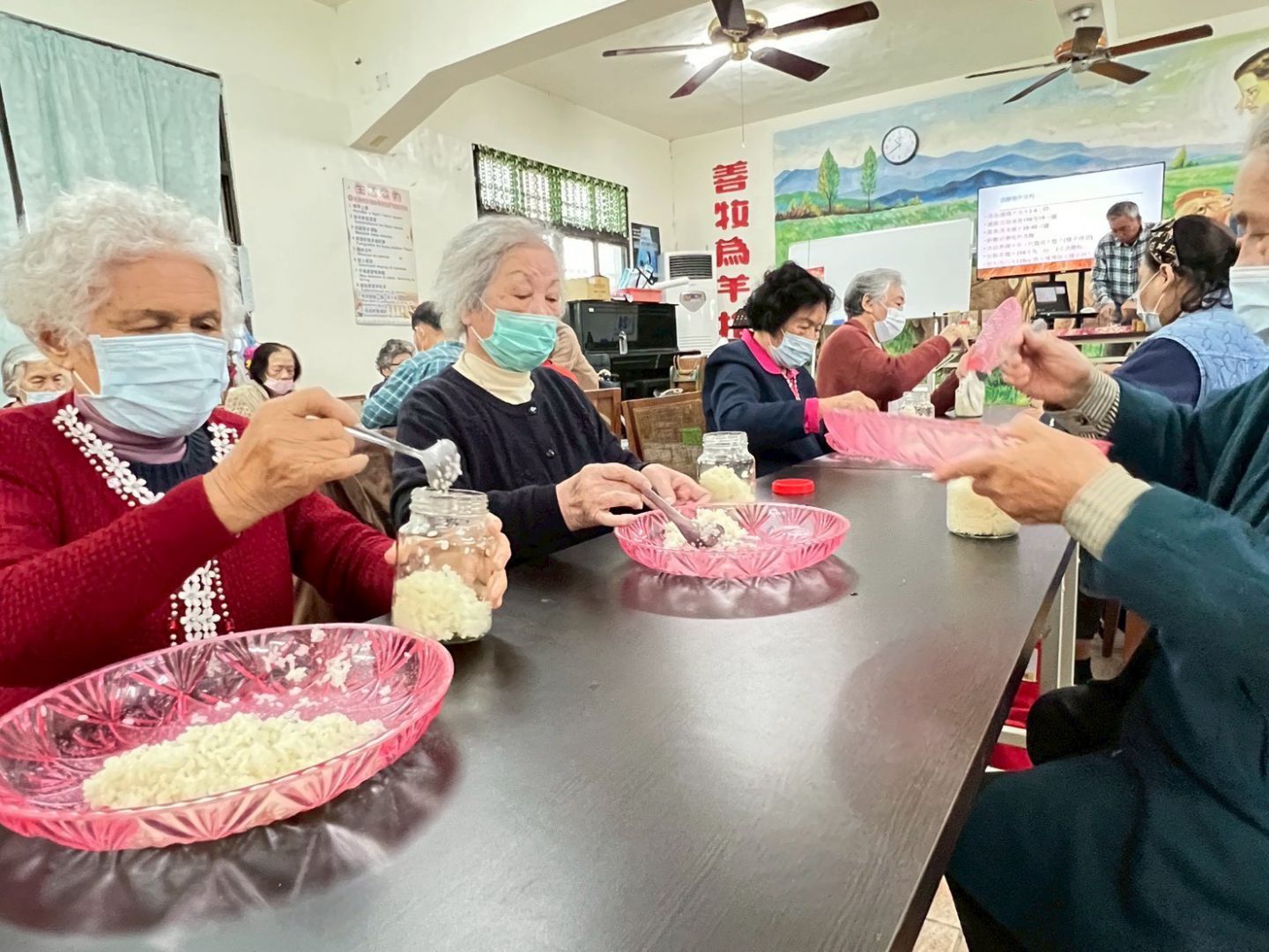 【「溫暖織起來・把家亮起來」行動圓滿完成】缩略图