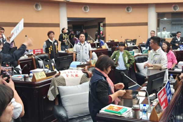 【花蓮縣議會國民黨黨團指控程序委員會違背民主原則 濫用權力影響議事運作】缩略图