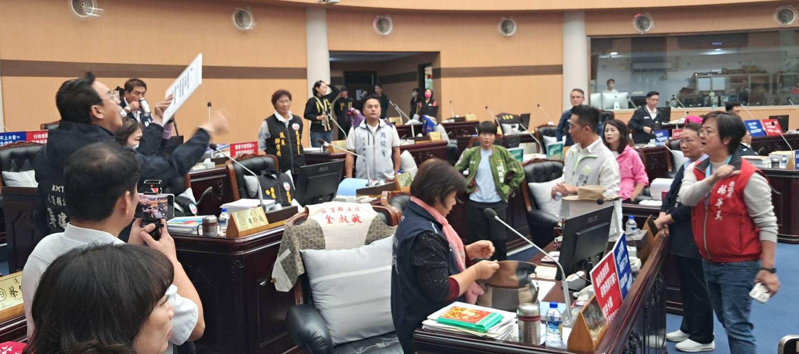 【花蓮縣議會國民黨黨團指控程序委員會違背民主原則 濫用權力影響議事運作】缩略图