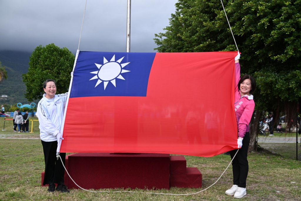 【「繽紛吉安・幸福加馬」元旦健走趣 游淑貞伴五千名鄉親齊聚鬱金香升旗】插图