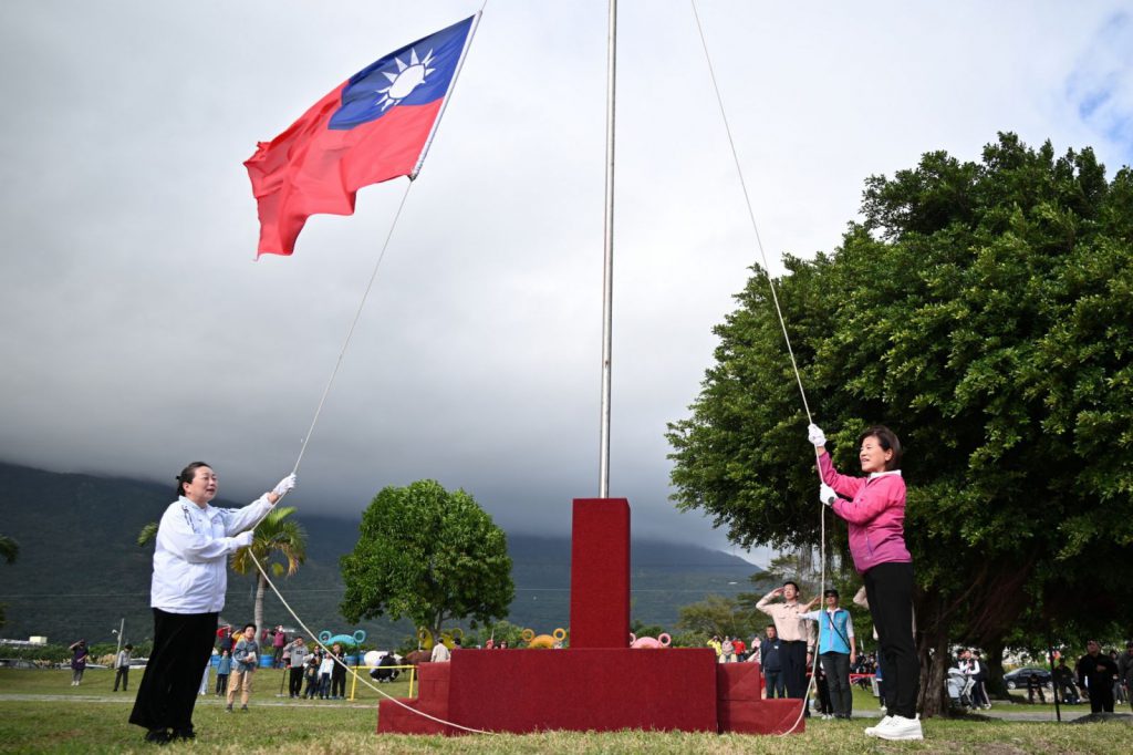 【「繽紛吉安・幸福加馬」元旦健走趣 游淑貞伴五千名鄉親齊聚鬱金香升旗】插图1