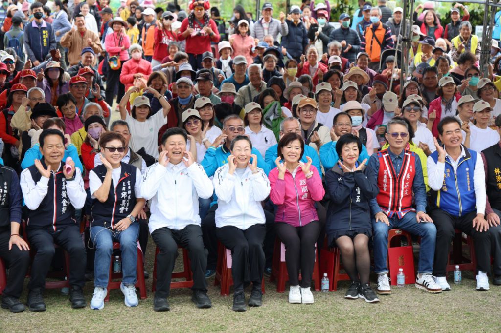 【元旦升旗健走迎新年 縣長徐榛蔚出席新城與吉安元旦活動與鄉親同樂】插图3