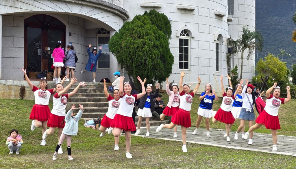 【「繽紛吉安・幸福加馬」元旦健走趣 游淑貞伴五千名鄉親齊聚鬱金香升旗】插图3