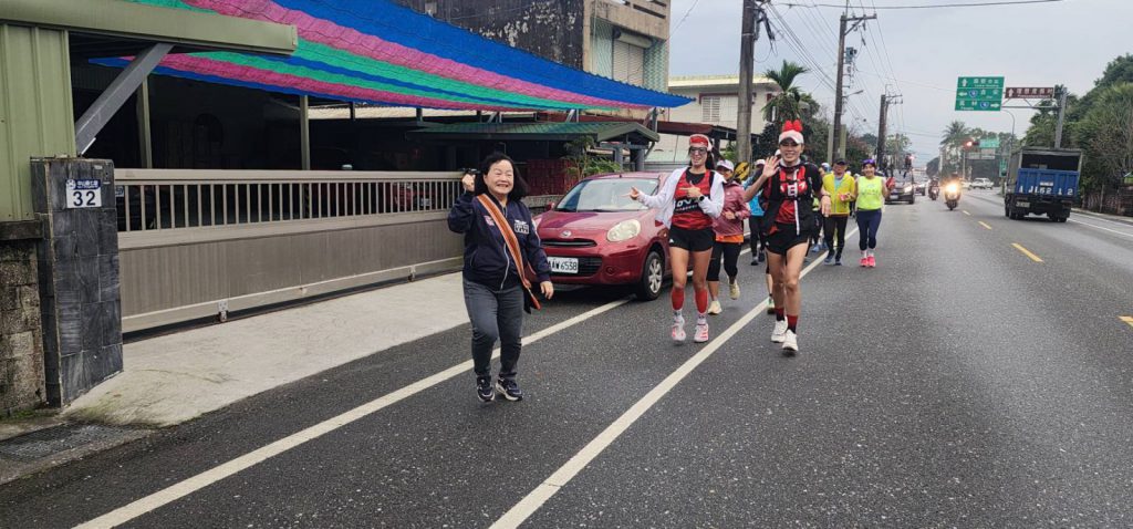 【曾淑懿支持盲人環台公益路跑 潭南設補給站】插图1