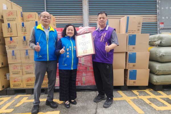 【天氣冷颼颼只有9度 曾淑懿感謝華人太子協會送暖被 】缩略图