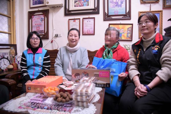 【守護長者溫暖過冬  花蓮縣長徐榛蔚探訪獨居長輩關懷送暖】缩略图