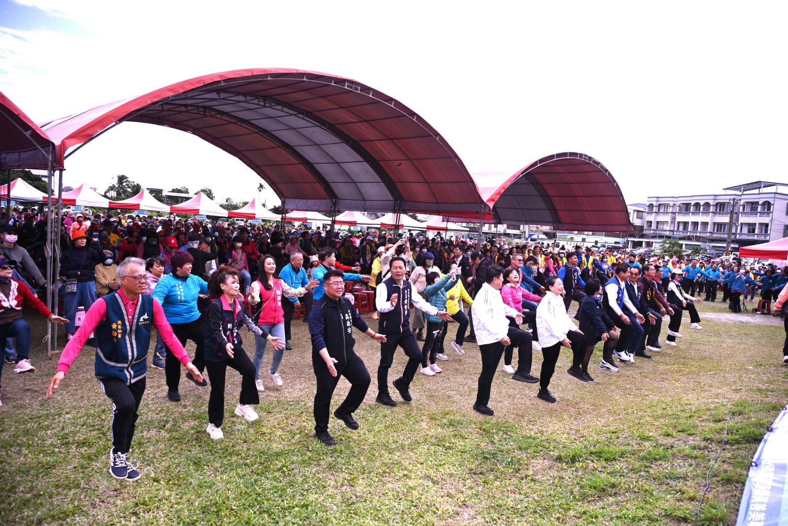 【元旦升旗健走迎新年 縣長徐榛蔚出席新城與吉安元旦活動與鄉親同樂】缩略图