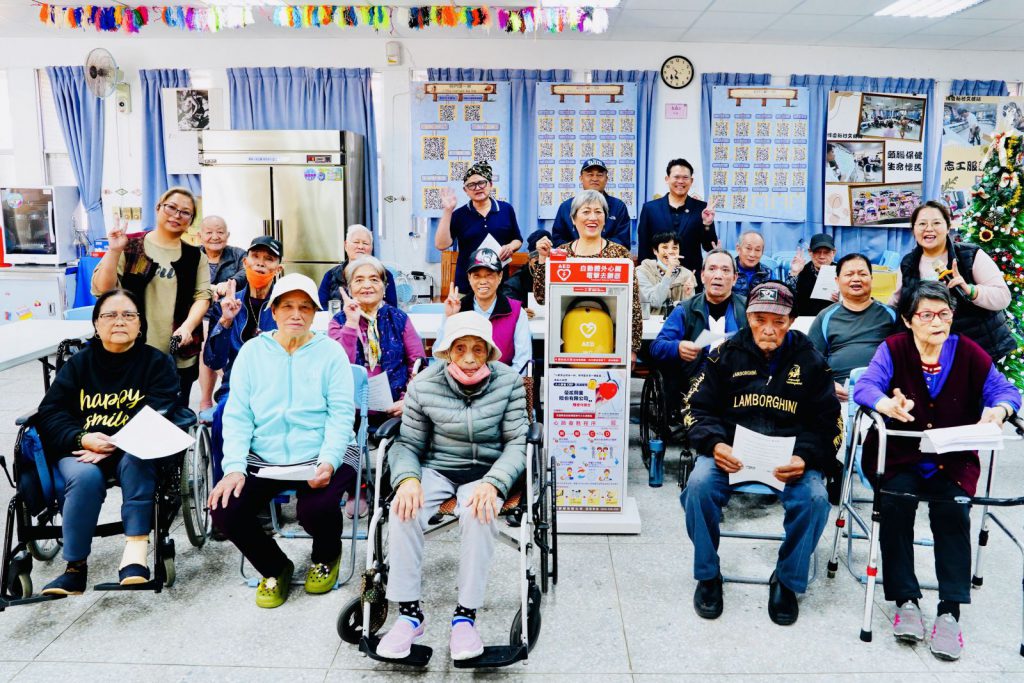 【愛心守護花蓮部落長者 社團法人台灣AED推廣教育協會攜手榮成興業 捐贈博愛新村文健站急救利器】插图