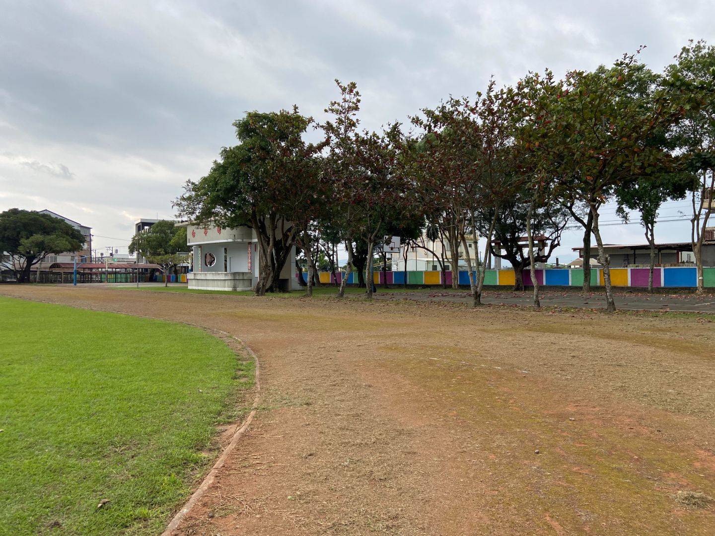 【吉安國中運動操場整建啟動 紅土跑道改建PU跑道】缩略图