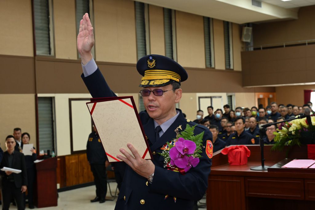 【花蓮警政交棒新氣象 徐榛蔚縣長感謝陳百祿、勉范織坤再創佳績】插图2
