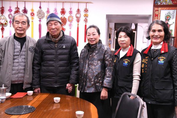 【情牽百歲 縣長徐榛蔚暖心探訪 退休人瑞閒話家常】缩略图
