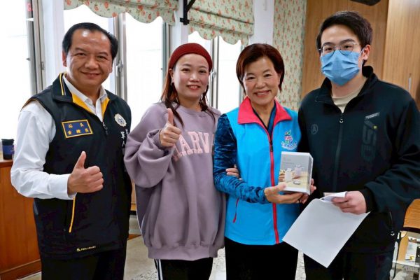 【游淑貞陪吉安鄉49名役男抽籤 勉勵青年勇敢承擔軍旅報效國家】缩略图