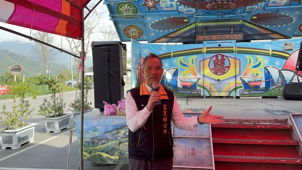 【手心搓出幸福感 富里鄉長者齊聚公所前廣場搓湯圓迎新年】插图1