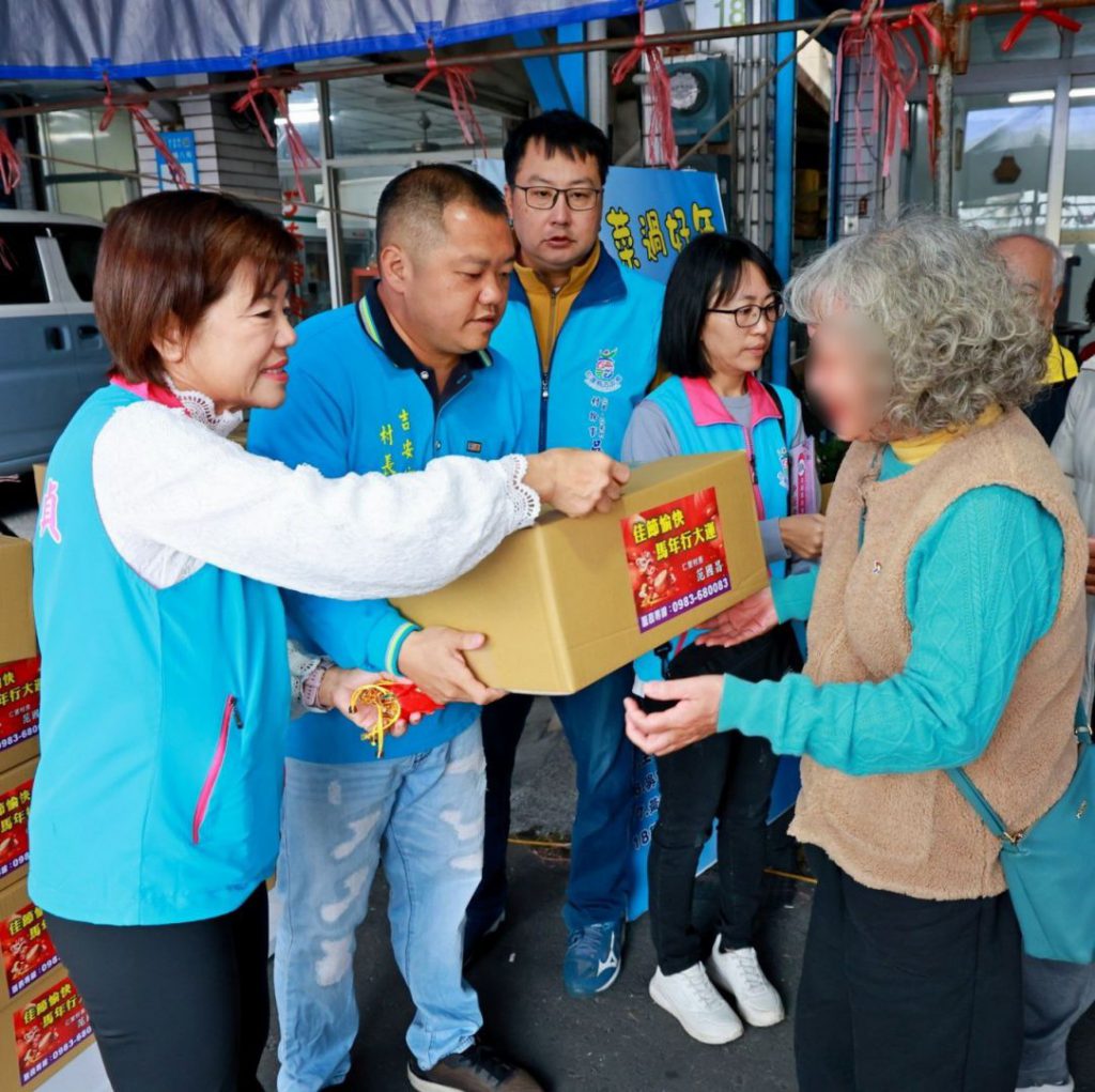 【游淑貞、范國昌結合在地善心企業 辦理吉安鄉愛心年菜發放贈送春聯】插图3