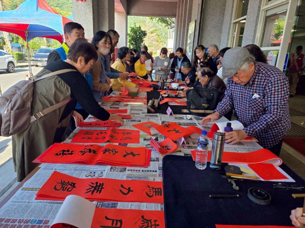 【曾淑懿分送年節春聯 客製化手寫的祝福足感心】插图2