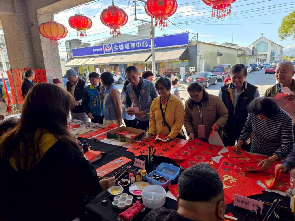 【曾淑懿分送年節春聯 客製化手寫的祝福足感心】插图1