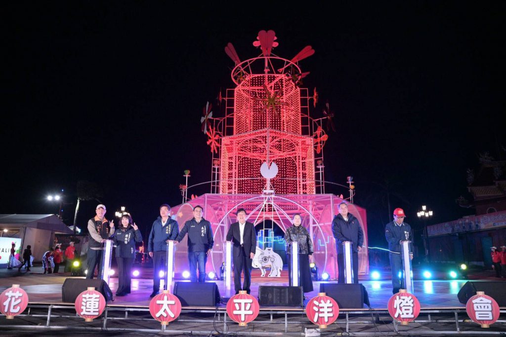 【2026 花蓮太平洋燈會盛大開幕 人潮齊聚 光影、音樂、絢麗煙火 「會呼吸的奇蹟之塔」絕美首演】插图