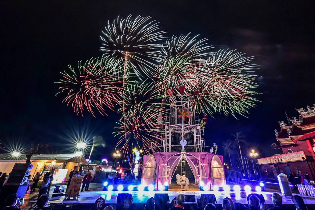 【2026 花蓮太平洋燈會盛大開幕 人潮齊聚 光影、音樂、絢麗煙火 「會呼吸的奇蹟之塔」絕美首演】插图3