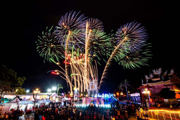 【2026 花蓮太平洋燈會盛大開幕 人潮齊聚 光影、音樂、絢麗煙火 「會呼吸的奇蹟之塔」絕美首演】缩略图