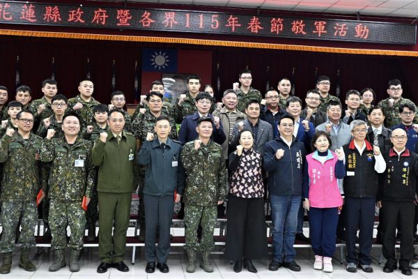 【115年春節敬軍活動 縣長徐榛蔚感謝國軍保家衛國 致上最高敬意】缩略图