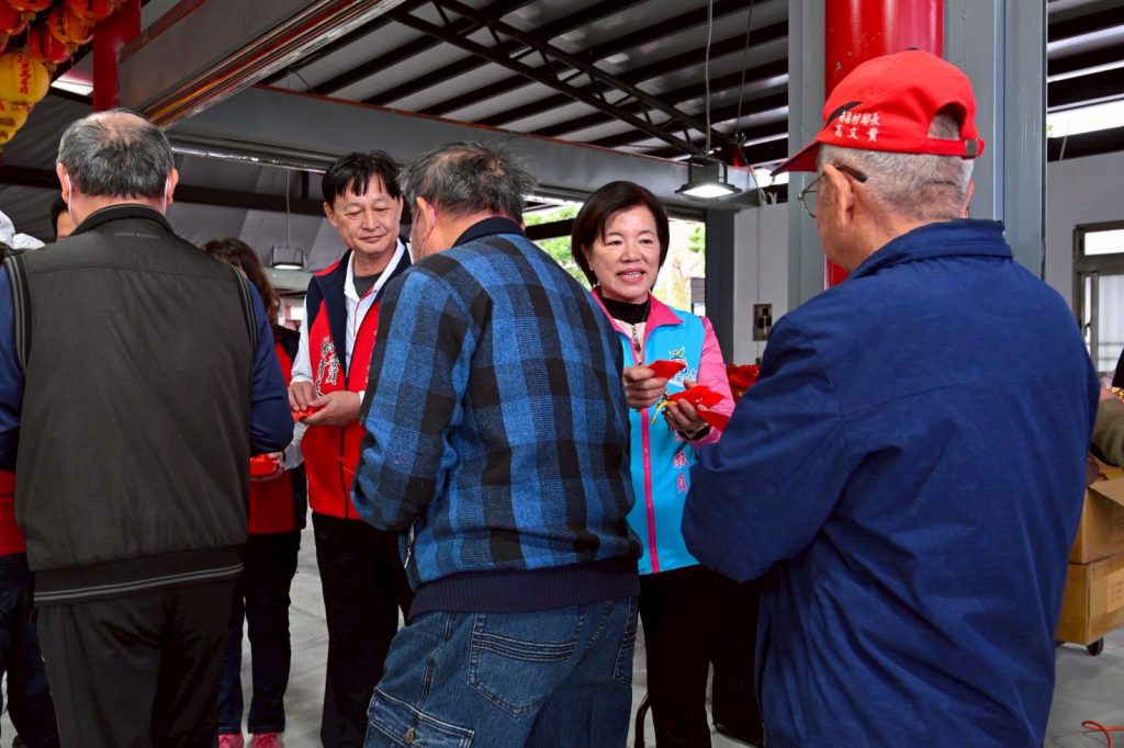 【游淑貞年初一宮廟祈福拜年 發送馬年金幣共祈幸福安康】插图