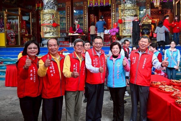 【游淑貞年初一宮廟祈福拜年 發送馬年金幣共祈幸福安康】缩略图