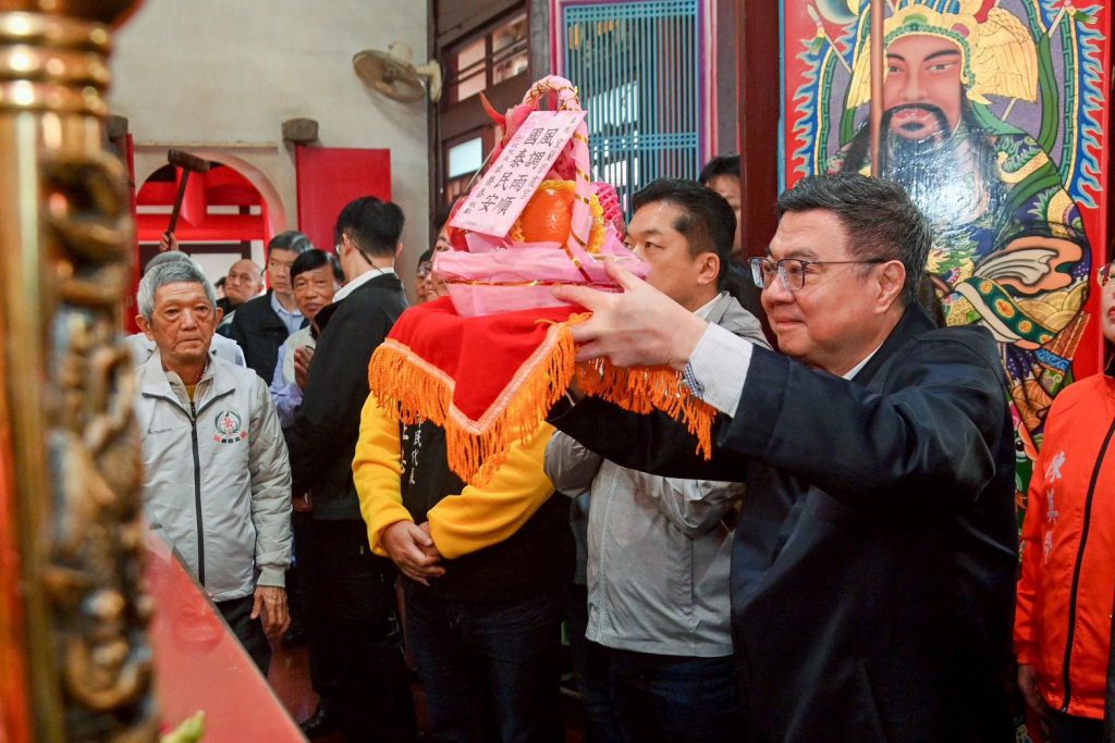 【抗中保台的行政院長卓榮泰年初一走訪宜蘭廟宇參拜中國來的神》 卓揆：政院原則同意推動宜蘭至羅東鐵路高架化計畫 盼擴大地方建設打造新宜蘭】插图