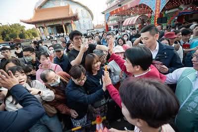 【抗中保台的賴清德總統年初一走訪嘉南廟宇參拜中國來的神 盼持續推動政策促進經濟發展　提供人民更周全的照顧】插图1