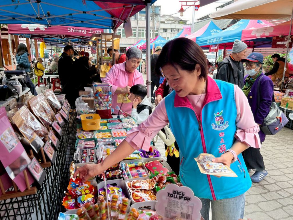 【吉安好客藝術村春節初二走春人氣爆棚 游淑貞推市集好康翻倍馬兒現場賀新年】插图2