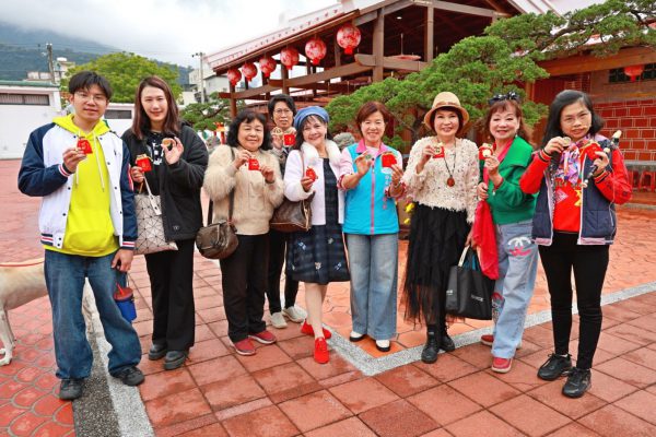 【吉安好客藝術村春節初二走春人氣爆棚 游淑貞推市集好康翻倍馬兒現場賀新年】缩略图