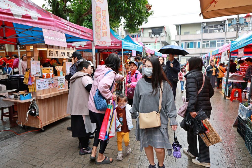 【吉安好客藝術村春節初二走春人氣爆棚 游淑貞推市集好康翻倍馬兒現場賀新年】插图