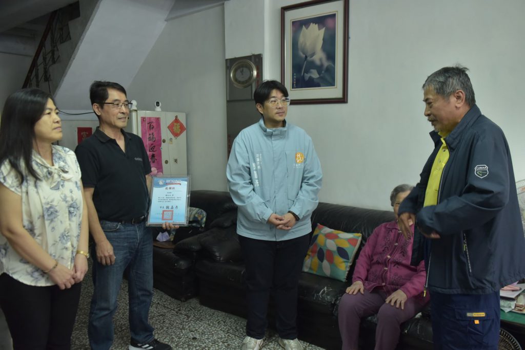 【市公所退休里幹事捐慈愛基金 盼父親遺愛庇護更多弱勢】插图 【市公所退休里幹事捐慈愛基金 盼父親遺愛庇護更多弱勢】插图