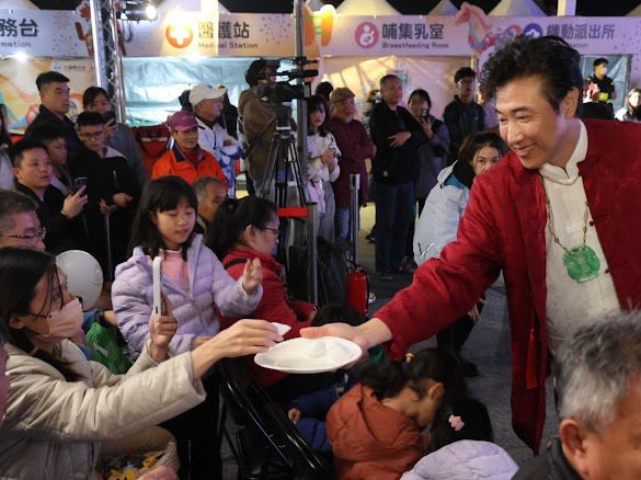 【花蓮元宵夜熱鬧滾滾 起源火舞震撼登場 陳鴻攜商圈創意上菜 10萬好禮掀高潮】插图2