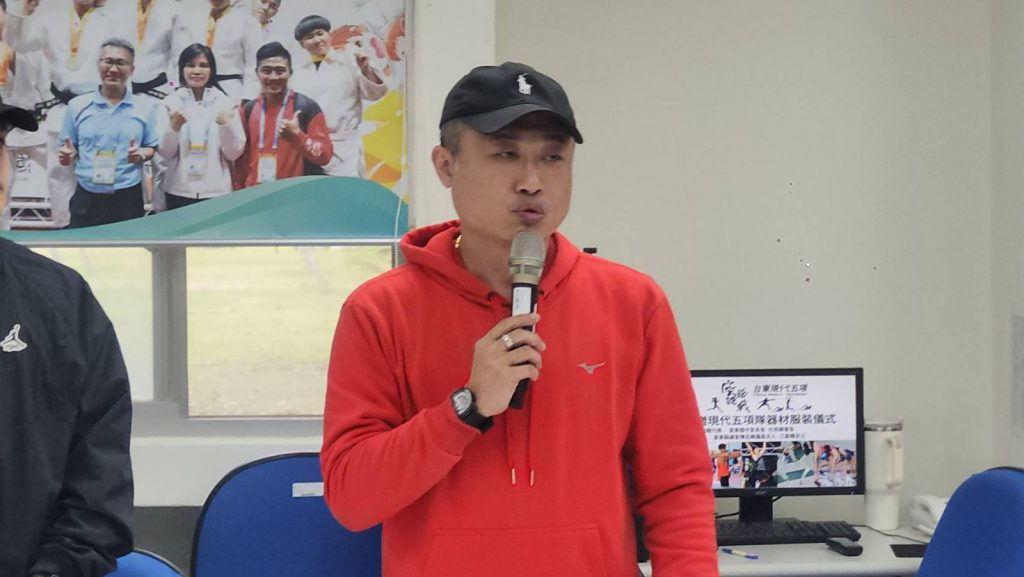 【告別「黃滋滋」古董劍服 臺東體中現代五項隊獲贈國際認證裝備 劍指國際舞台】插图3